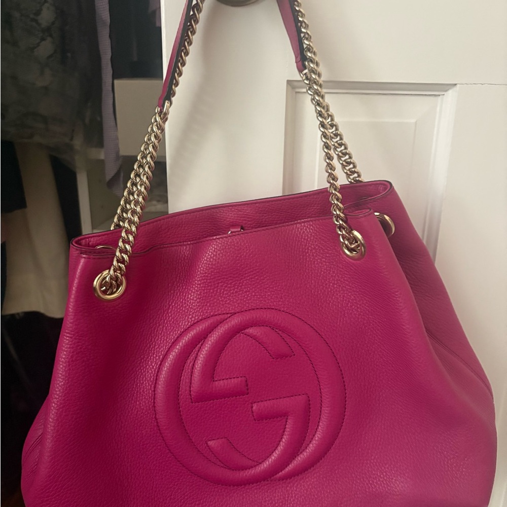Gucci Fuchsia Leather Shoulder Bag with Gold Chain